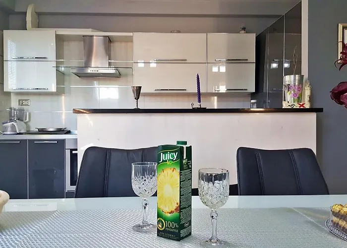 Veduta Luxury Apartment *